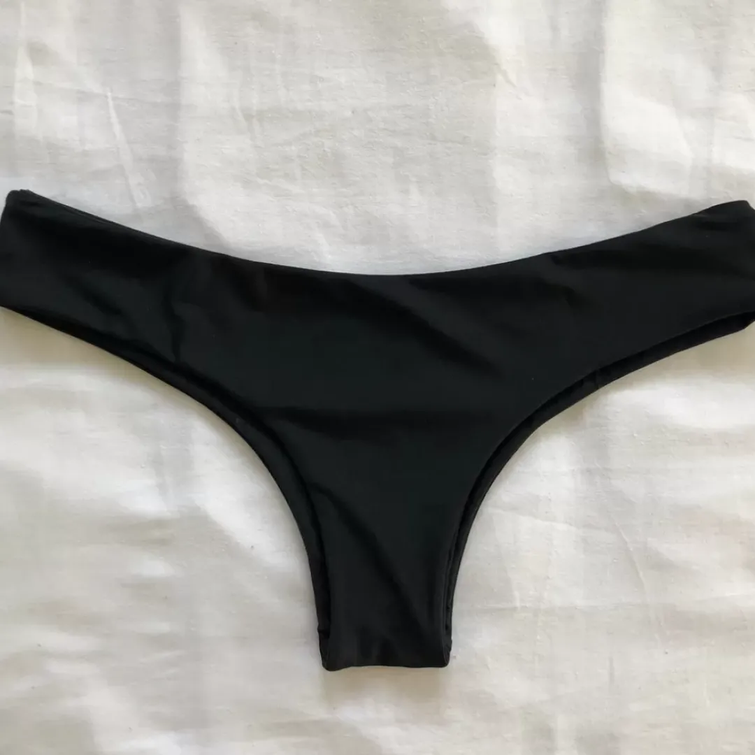 Cheeky Bikini Bottom – Pitch Black Bikini Bottoms<Kulani Kinis Online